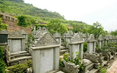如何在公墓中选择一个吉利的墓位？