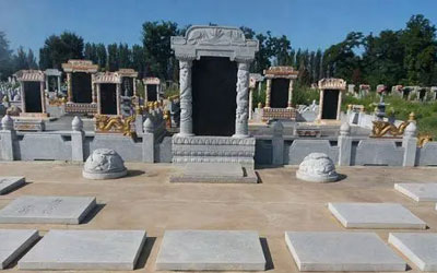 墓地在立新碑时，应该应如何处理旧碑呢？