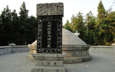 中国唯一一个建在校园内的大总统墓地，墓园只有12亩，游客稀少