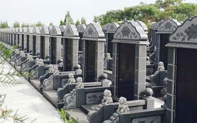 墓地墓穴小能安葬两位逝者吗？一般骨灰盒尺寸大小是多少？