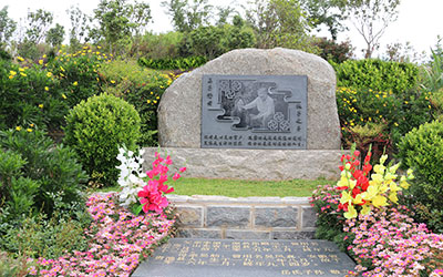 昆明青龙园公墓墓型展示,家族艺术墓(图)